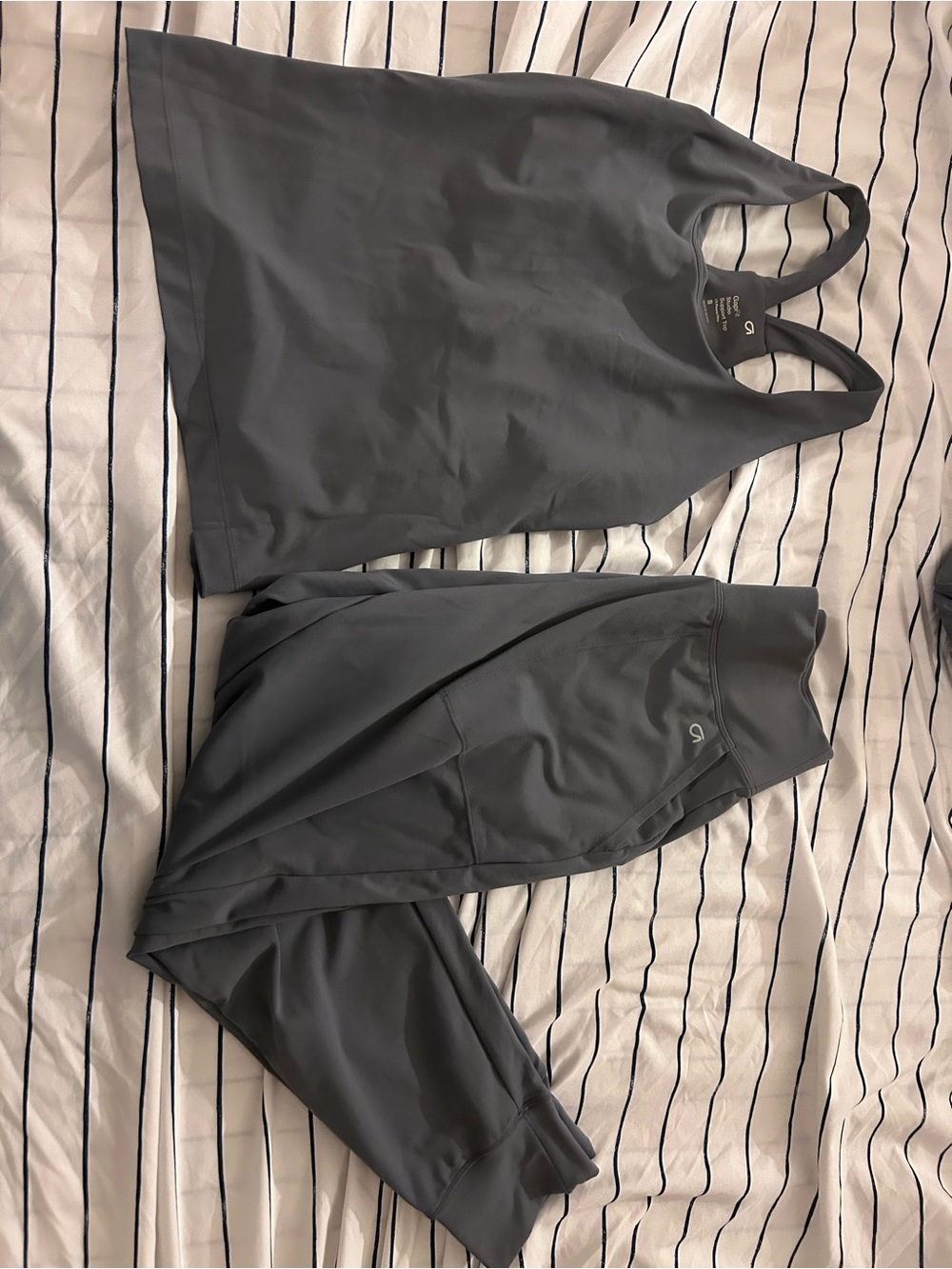 GAP Fit Studio Support Top in Charcoal Gray